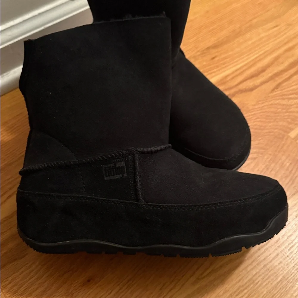 Fitflop  double face shearling boots sz 6
